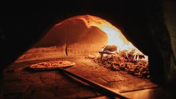 Breakfast, lunch, dinner served; Regional cuisine