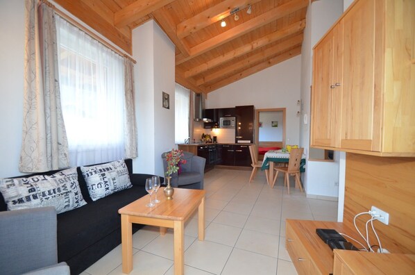 Apartment | Living area | Flat-screen TV