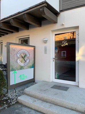 Welcome to ZUCCHINI Restaurant, where a warm entrance invites you in.