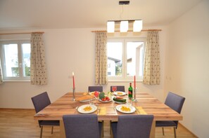 Apartment | In-room dining - Apartment Mountain Panorama by Z-K-H Rentals (Zell am See)