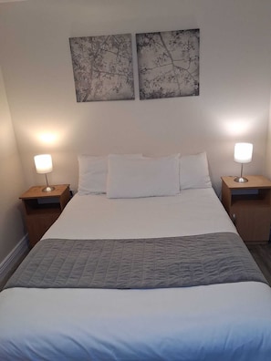 Apartment | 2 bedrooms, premium bedding, iron/ironing board, free cribs/infant beds