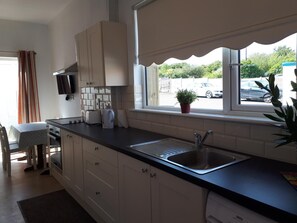 家庭公寓, 2 间卧室 | 私人厨房 | 冰箱、微波炉、烤箱、炉灶