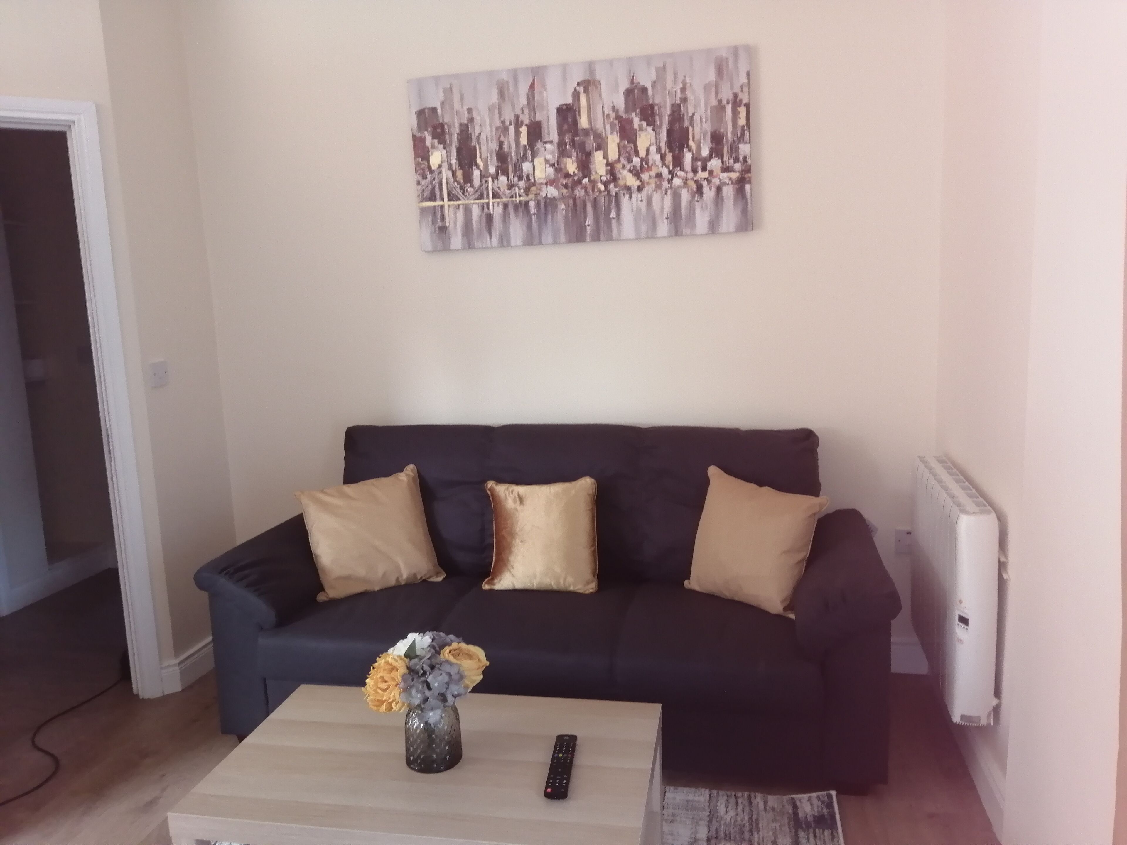 Apartament familiar, 2 dormitoris | Sala d&#x27;estar | Televisor de pantalla plana de 32 polzades amb canals prèmium 