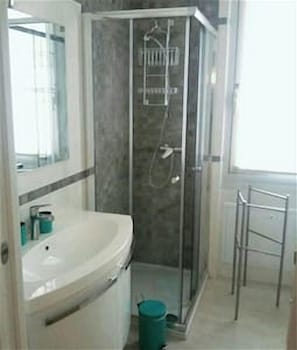 Superior Apartment | 3 bedrooms, desk, iron/ironing board, cribs/infant beds