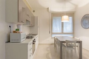 Superior-Apartment | 3 Schlafzimmer, Schreibtisch, Bügeleisen/Bügelbrett, Babybetten