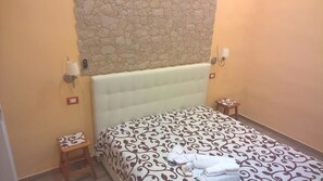 Apartment, 2 Bedrooms, Balcony (check-in at Via Cantelmo 10) | 1 bedroom, premium bedding, in-room safe, iron/ironing board - B&B Anny (Naples)