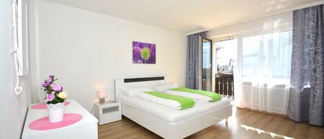 1 habitación, tabla de planchar con plancha, cunas y wifi gratis