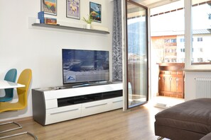 Apartment | Living area | Flat-screen TV - AREIT ONE Family Apartment (Zell am See)