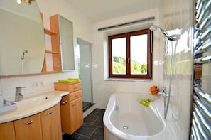 Apartment | Bathroom | Combined shower/tub, hair dryer