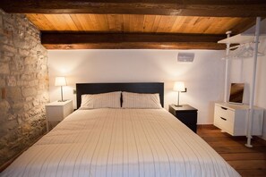 Ropa de cama de alta calidad, escritorio, cunas gratuitas y wifi gratis 