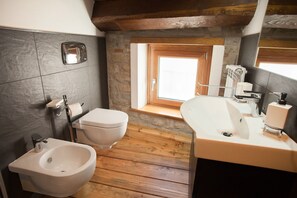 Basic-Doppelzimmer | Badezimmer