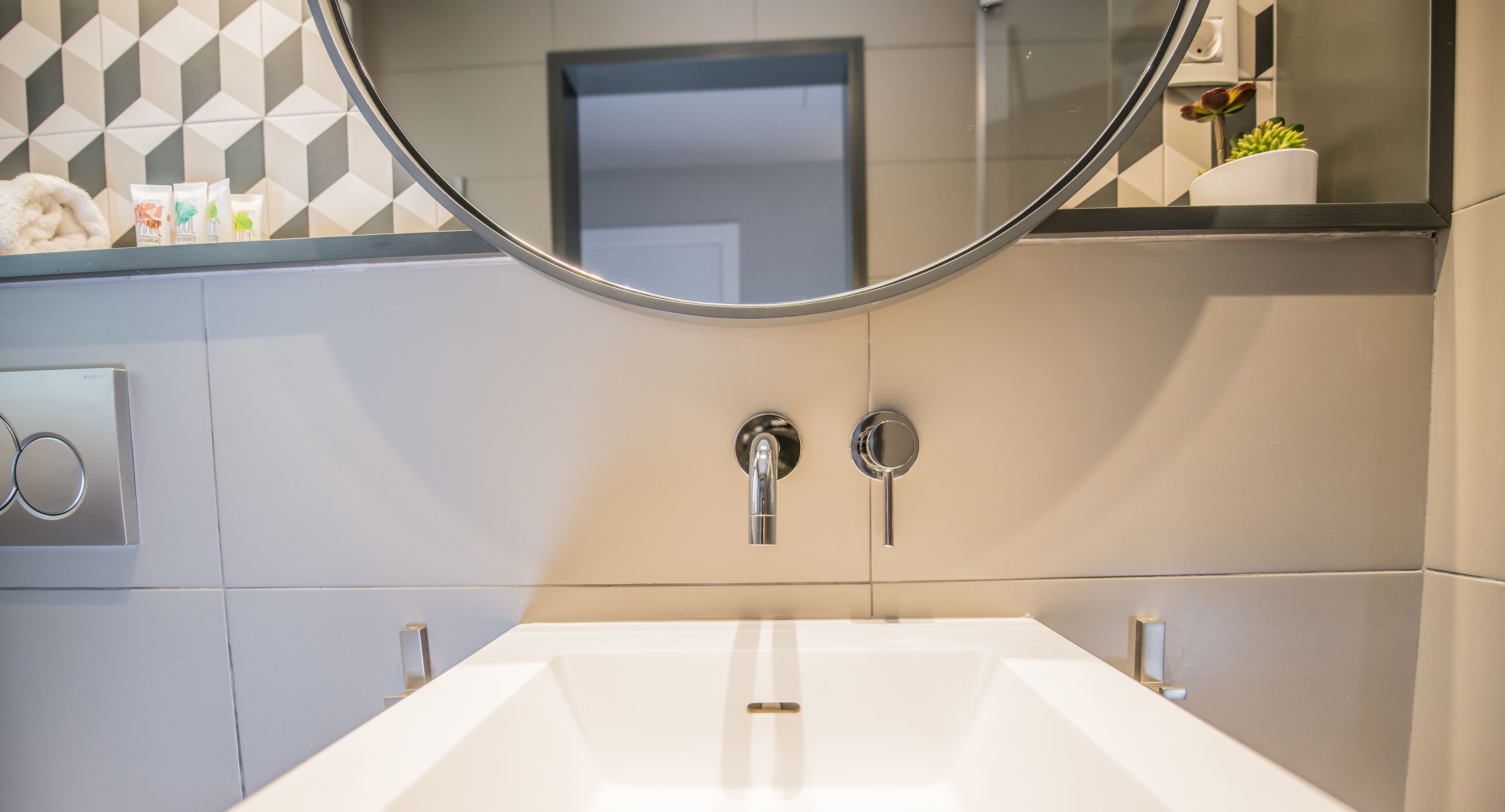 suite, balcony, city view | bathroom | shower, free toiletries, hair dryer, towels