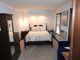 Deluxe Room, 1 Queen Bed, Fireplace | Free WiFi