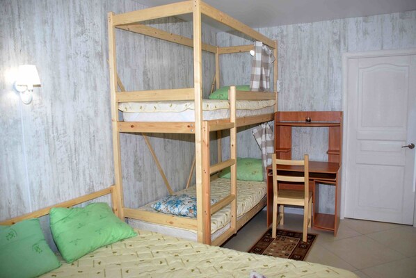 Family Quadruple Room | In-room safe, soundproofing, iron/ironing board, rollaway beds - Hostel na Gurtyeva (Oryol)