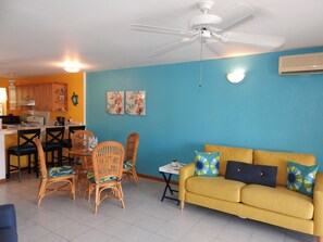 Deluxe Villa, 2 Bedrooms, Kitchen, Harbour View | Living area