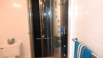 Deluxe Villa, 2 Bedrooms, Kitchen, Harbor View | Bathroom | Shower, hair dryer, towels