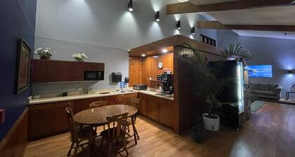 Belgium Inn & Suites