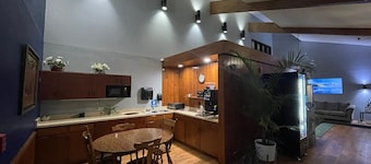 Belgium Inn & Suites