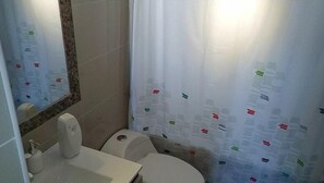 Comfort Apartment, 2 Bedrooms | Bathroom | Shower, towels