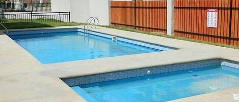 Piscine extérieure (ouverte en saison)