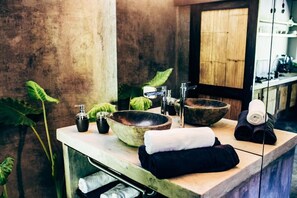 Design Studio, 1 King Bed, Kitchen, Beachside (Estudio Pacha) | Bathroom | Shower, rainfall showerhead, hair dryer, towels