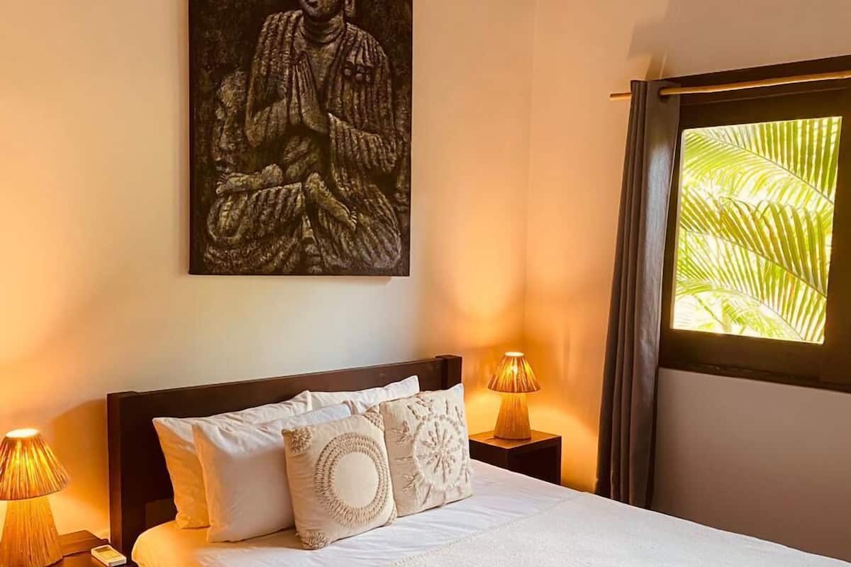 Appartement, 1 slaapkamer, keuken, uitzicht op zwembad | Een kluis op de kamer, gratis wifi, beddengoed