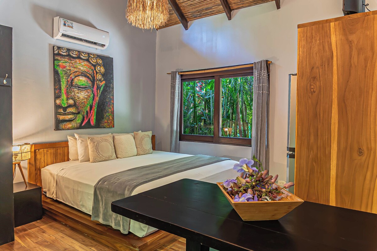 In-room safe, WiFi (free), bed sheets