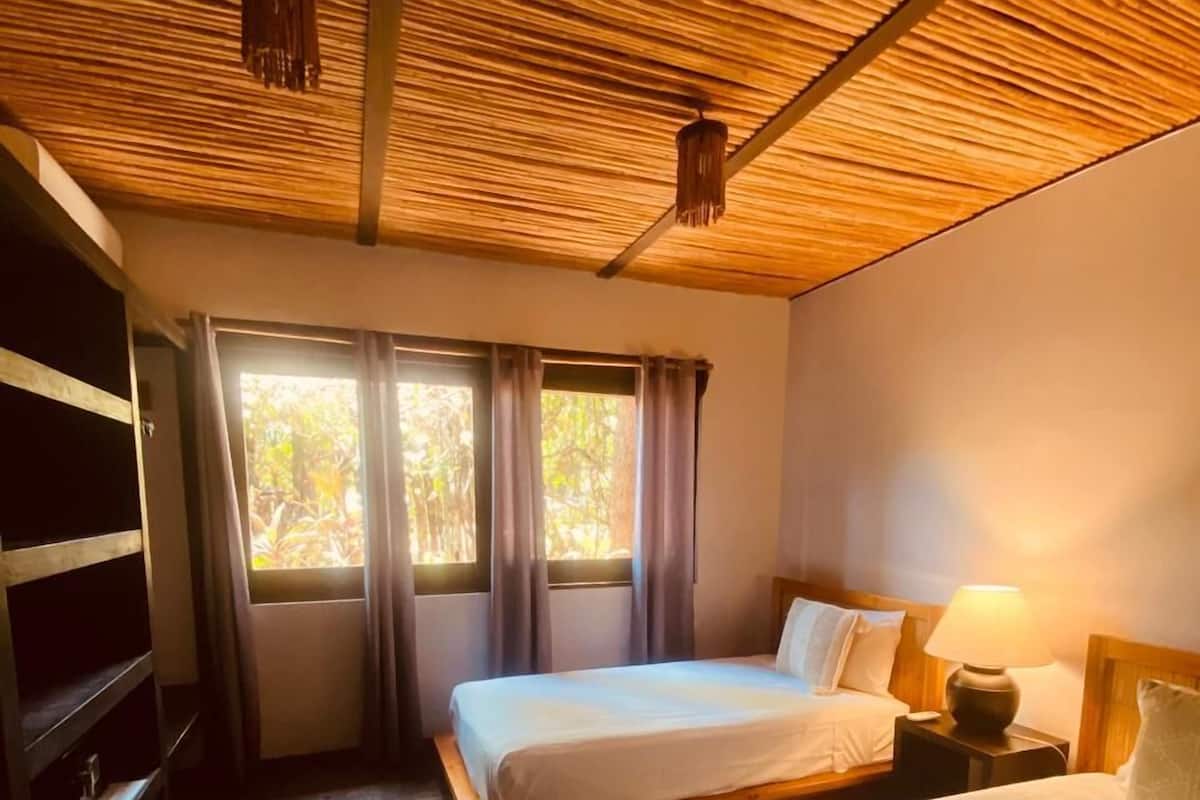 Villa, 2 slaapkamers, keuken, uitzicht op zwembad | Een kluis op de kamer, gratis wifi, beddengoed