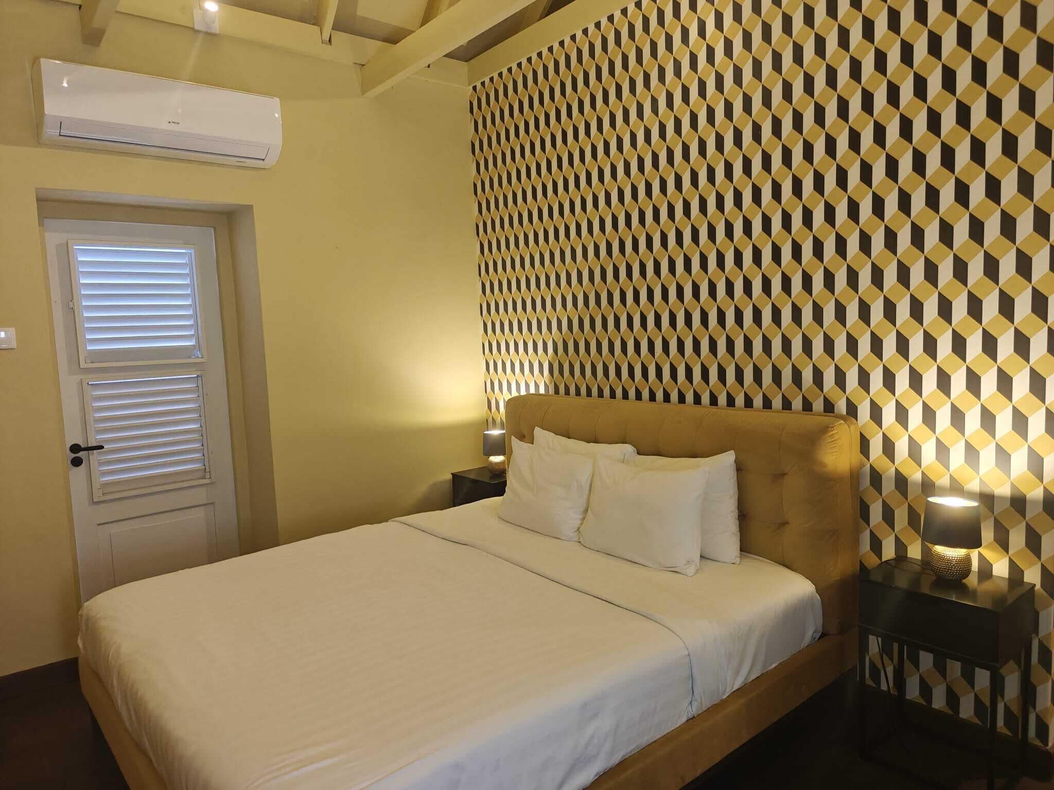 Premium bedding, in-room safe, individually decorated, laptop workspace