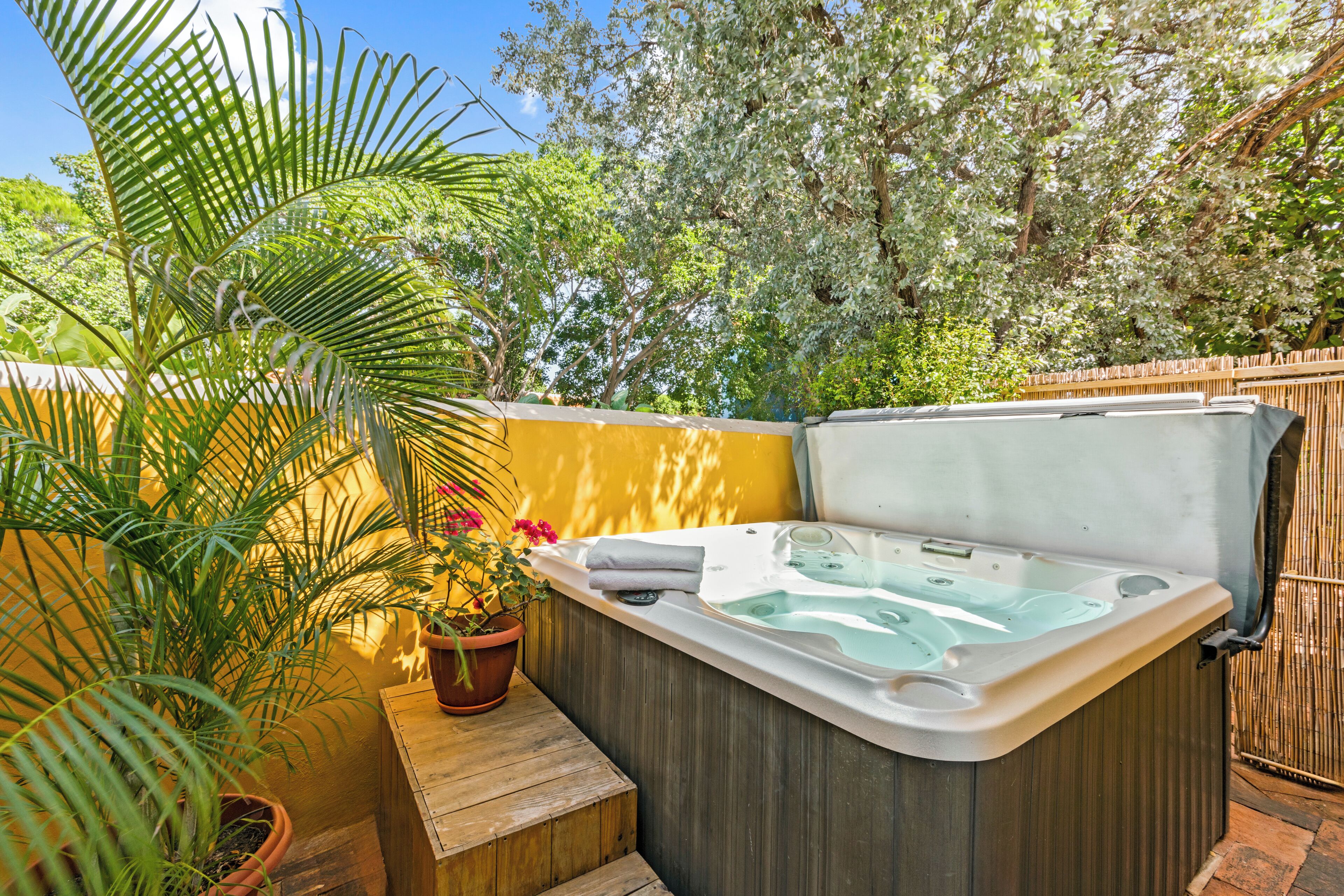 deluxe monumental house with private terrace and private hot tub | private spa tub