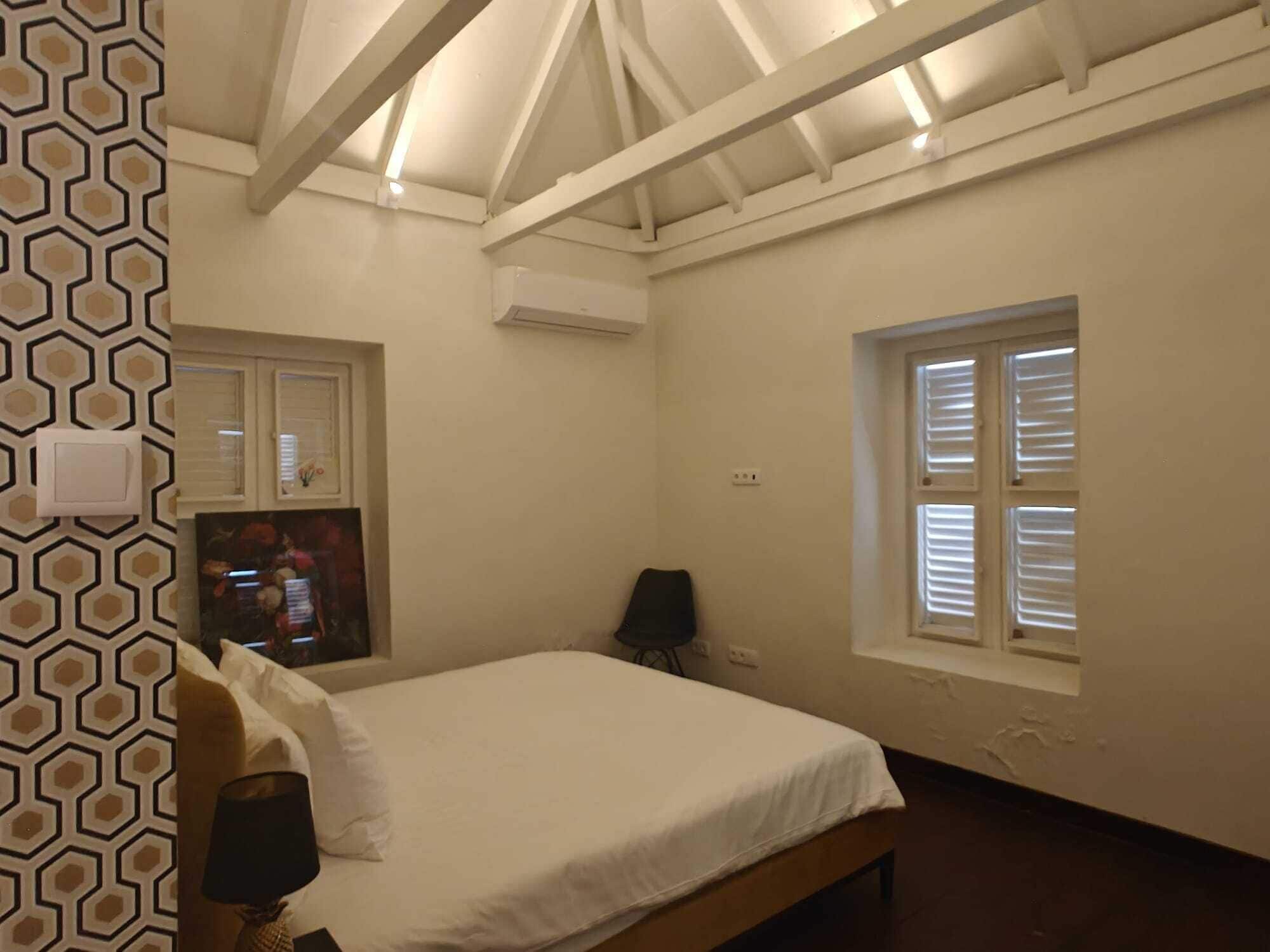 Premium bedding, in-room safe, individually decorated, laptop workspace