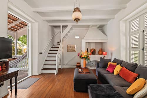 Deluxe-Apartment | Hochwertige Bettwaren, Zimmersafe, individuell dekoriert