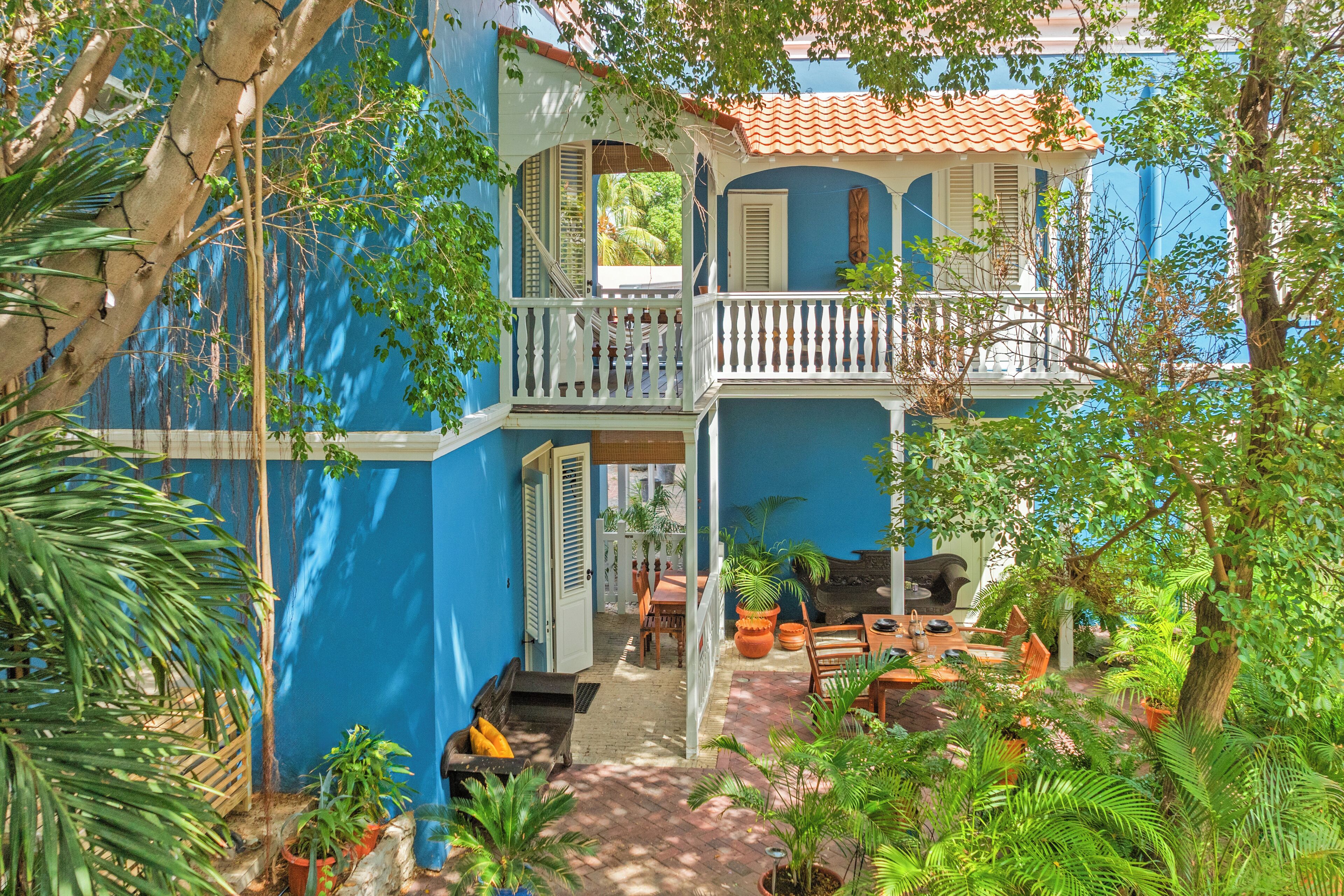 deluxe monumental house with private terrace | terrace/patio