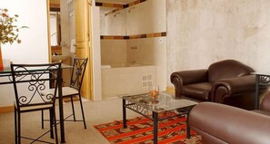 Suite, 1 King Bed | Living area | Flat-screen TV - Tierrasur (Arequipa)