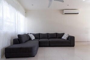 House | Living room | Flat-screen TV
