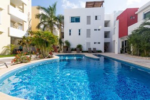 Kolam renang outdoor