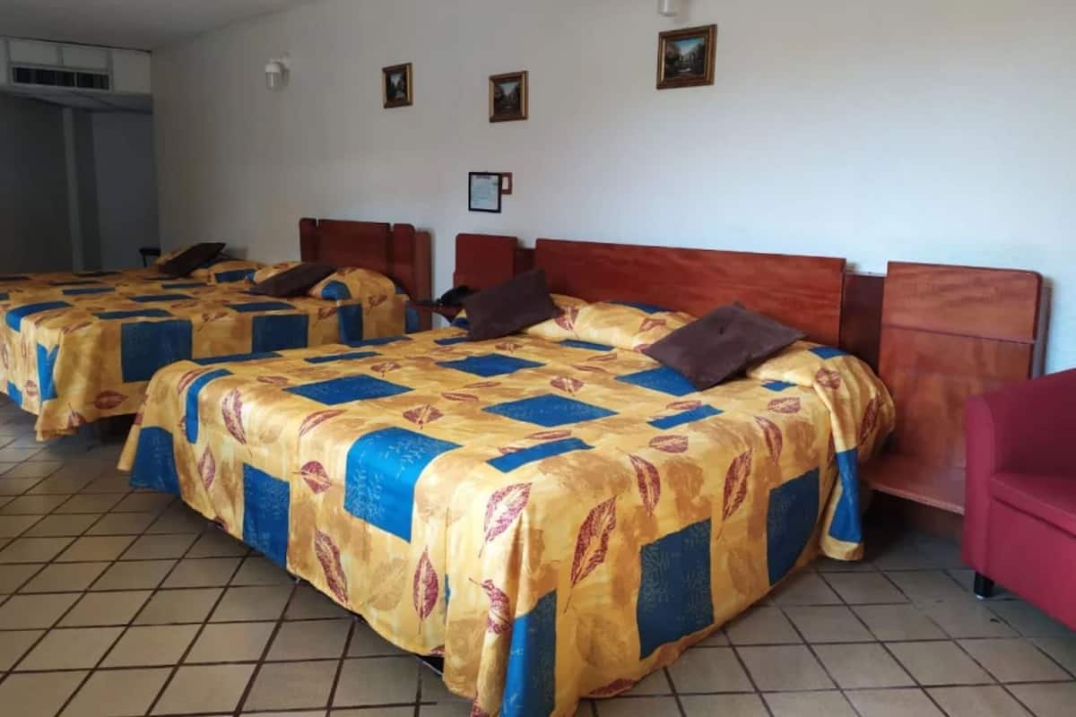 Junior Suite | Premium bedding, in-room safe, desk, iron/ironing board
