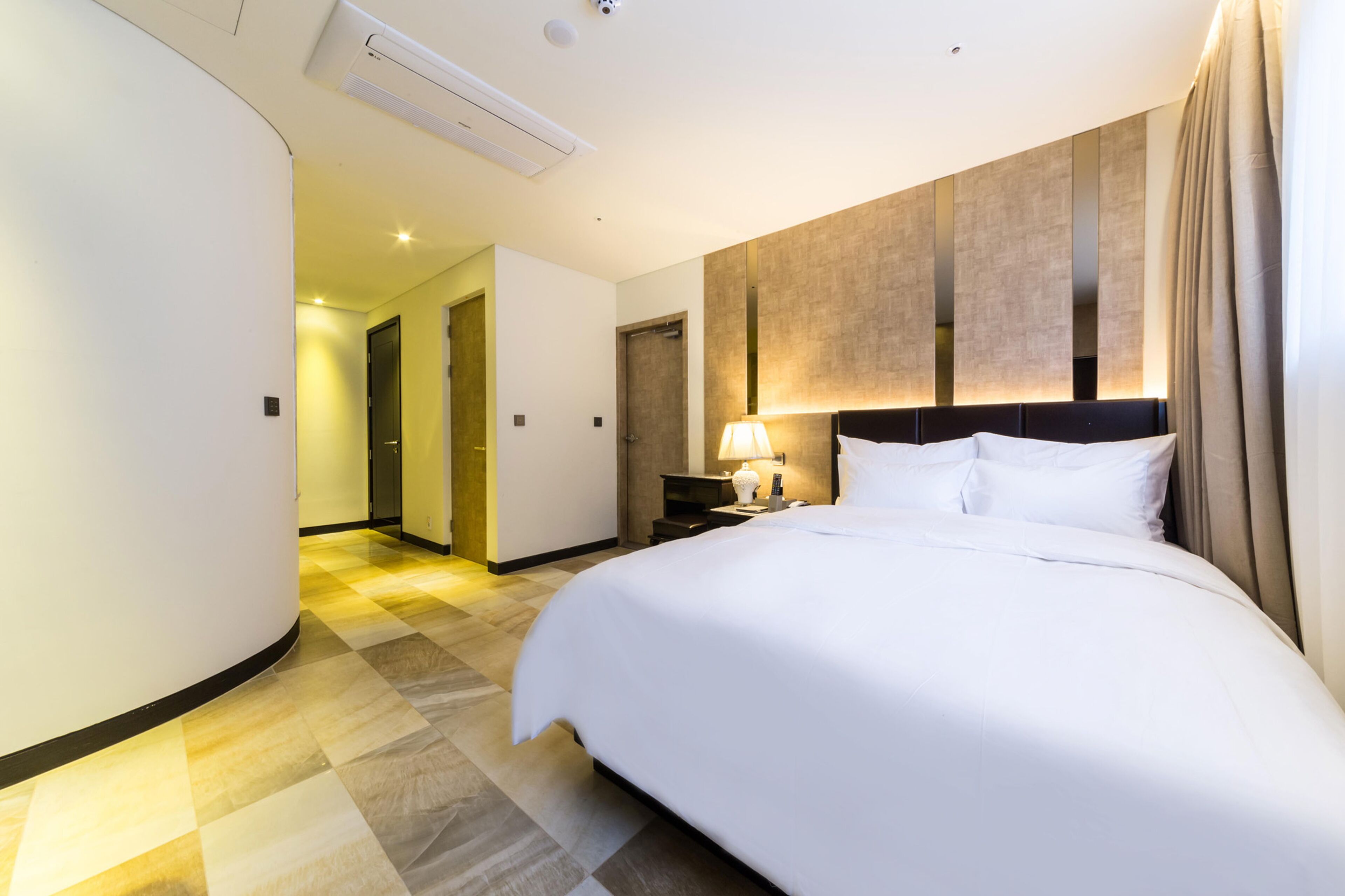 suite double | 1 bedroom, down duvets, individually decorated, individually furnished