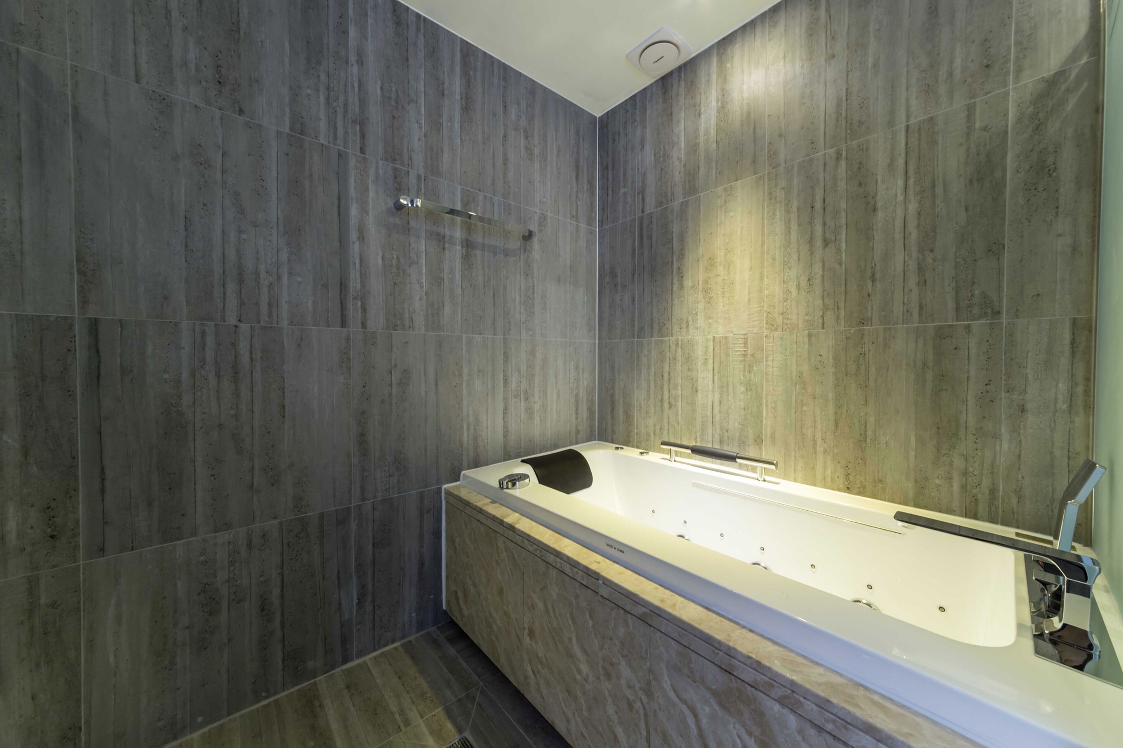 standard twin room | bathroom | bathtub, jetted bath, designer toiletries, hair dryer