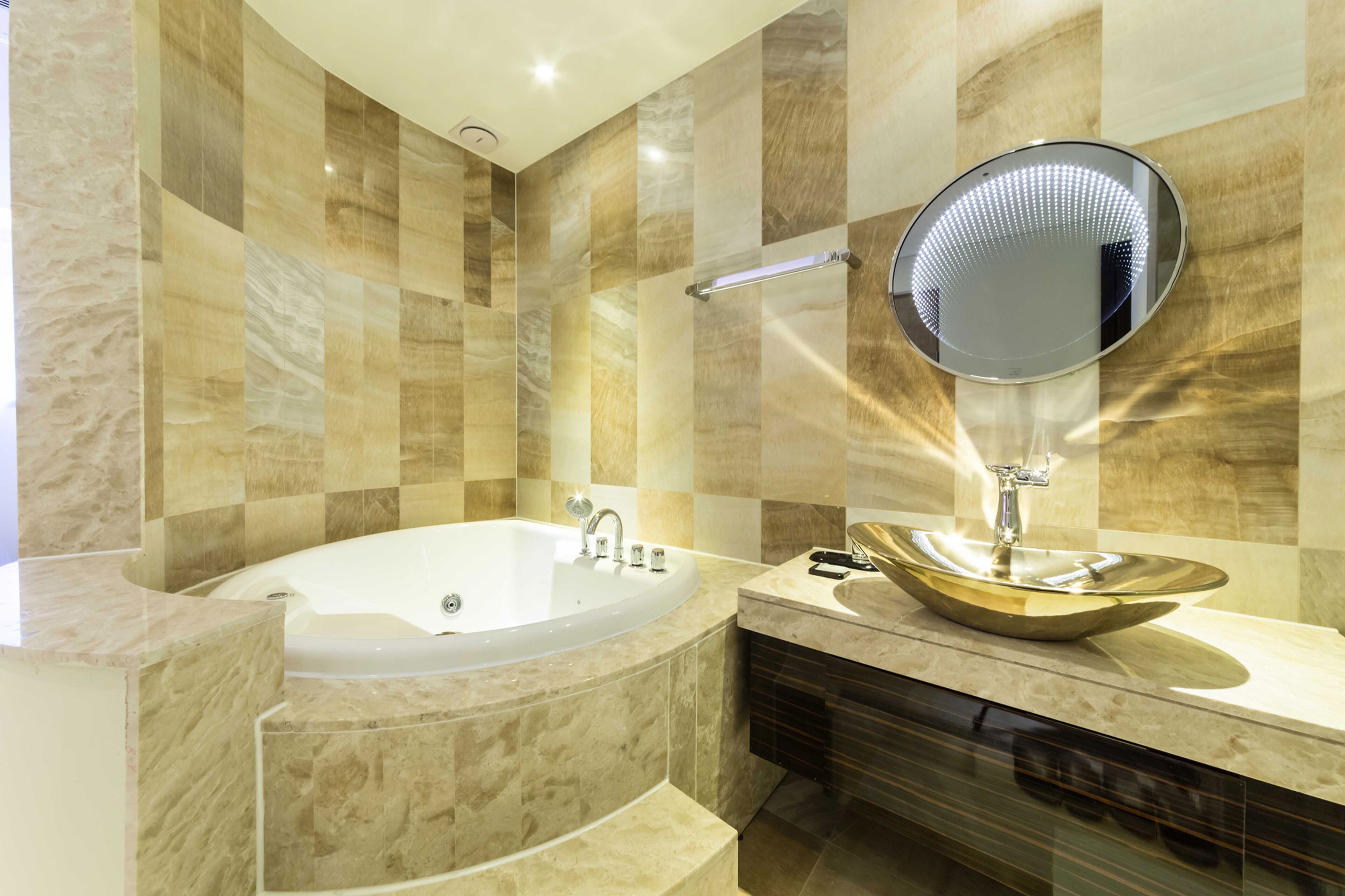 suite double | bathroom | bathtub, jetted bath, designer toiletries, hair dryer