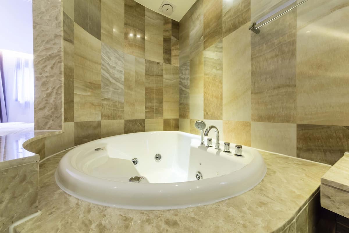 suite double | bathroom | bathtub, jetted bath, designer toiletries, hair dryer