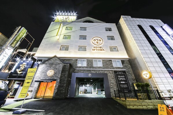 A hotel with a modern facade, multiple windows, and a prominent sign indicating it is open for events. - Hotel Yeogiuhtte Suwon Ingye (Suwon)