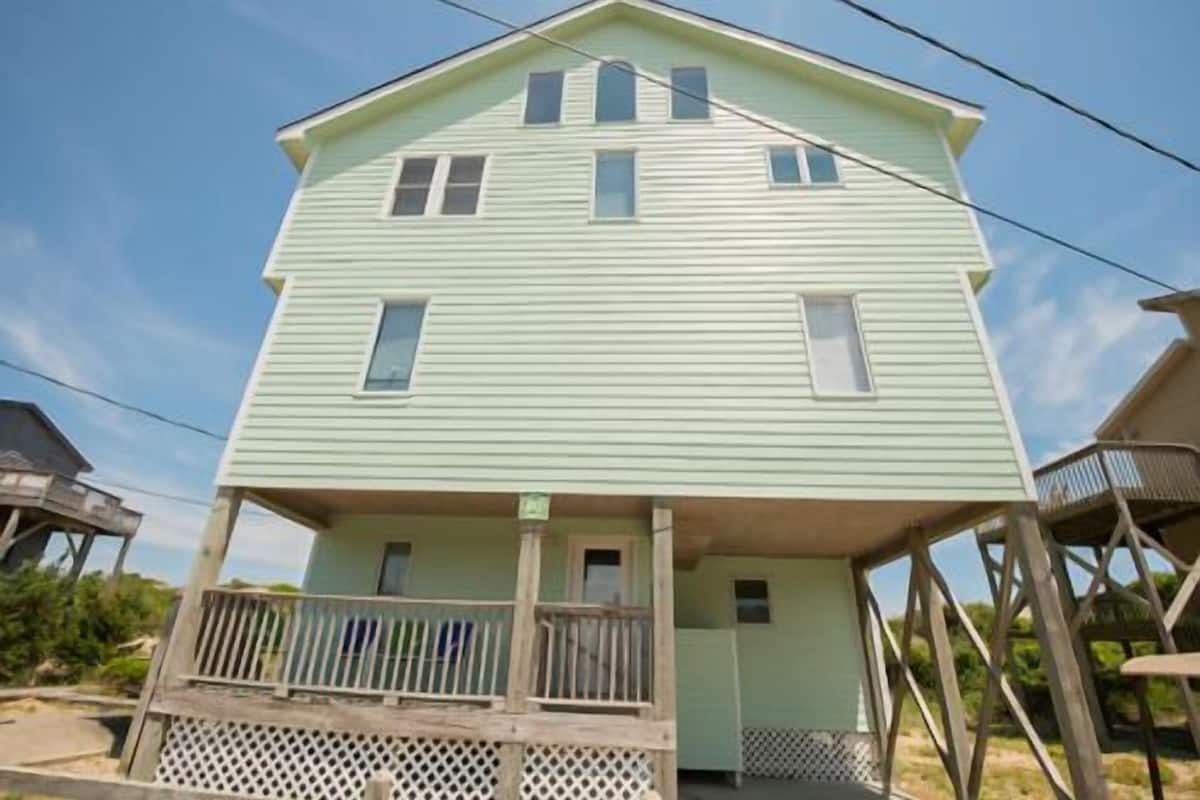 80 – Oceanfront 3 Story Cottage | Terrace/patio