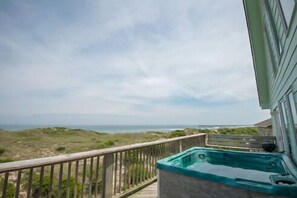 80 – Oceanfront 3 Story Cottage | Jetted tub - Avon Cottages (Avon)