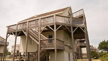 89 – Oceanfront 3 Story Cottage | Terrace/patio
