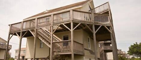 89 – Oceanfront 3 Story Cottage | Terrace/patio