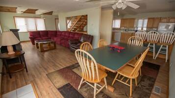 89 – Oceanfront 3 Story Cottage | Living area | TV
