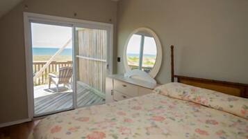 93N – Oceanfront 3 story duplex | Iron/ironing board, free WiFi