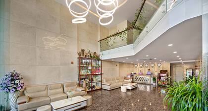 Lavender Riverside Hotel