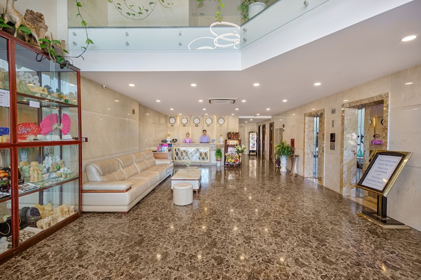 Nhà hàng Lavender Riverside phục vụ bữa sáng cùng các món Việt, hải sản và ẩm thực châu Á